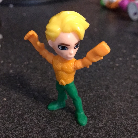 Kinder Joy Dc Comics Figurines—(3) Batmans, 2 Aqua-mans, Superman, Wonder Woman - Picture 8 of 13